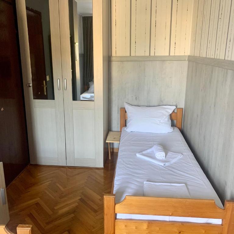 Guesthouse Vila Tamburic - Twin Room with View - 5