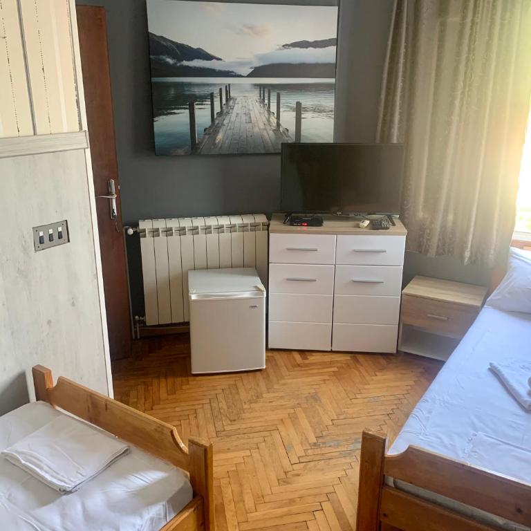 Guesthouse Vila Tamburic - Twin Room with View - 6
