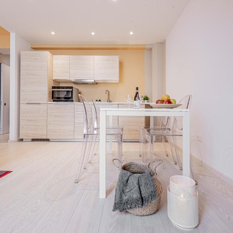 Realkasa Luxury S.Orsola Apartments - Deluxe Apartment - 6