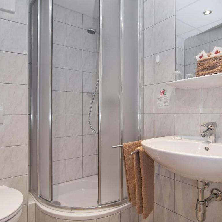 Hotel-Pension Melcher - Doppelzimmer mit Seeblick - 7