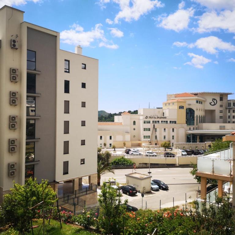 Apartmani Becici - Quadruple Room with Private External Bathroom - 1