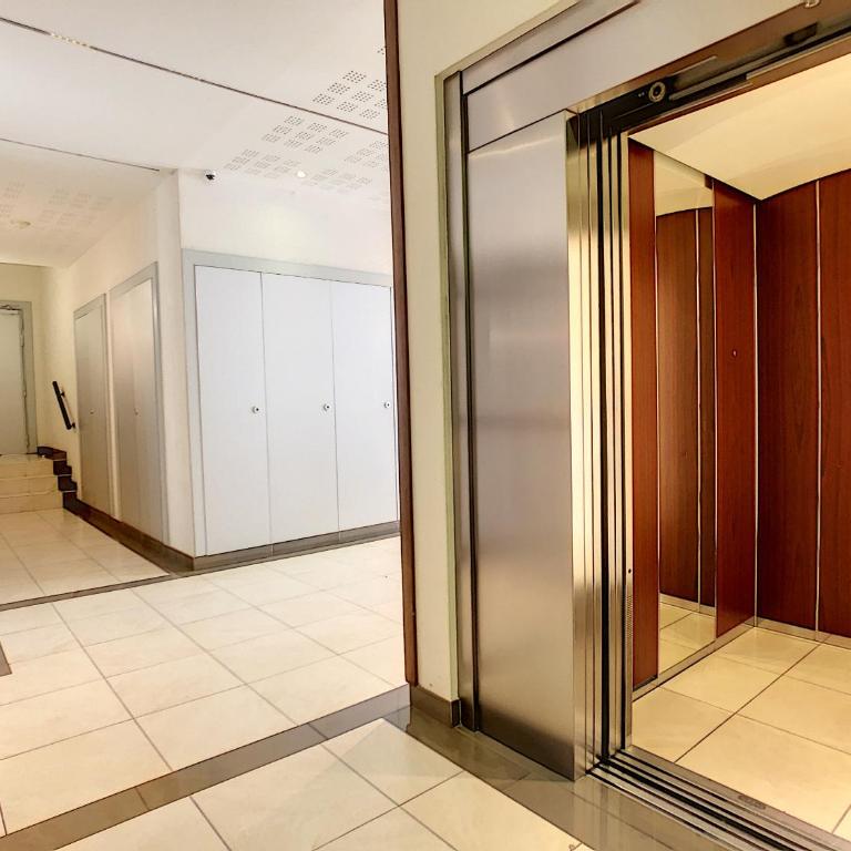 Nestor&Jeeves - PALAIS LIBERTE - Hyper center - Shopping area - Close sea - Appartement avec Balcon - 17