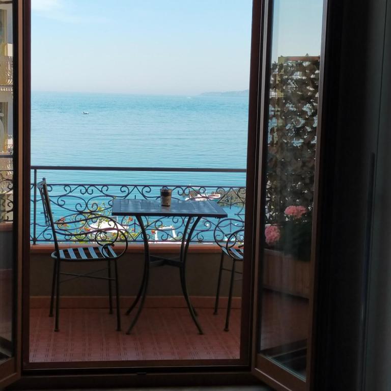 B&B la spiaggetta di Stazzo - Camera Tripla Deluxe con Vista Mare - 17