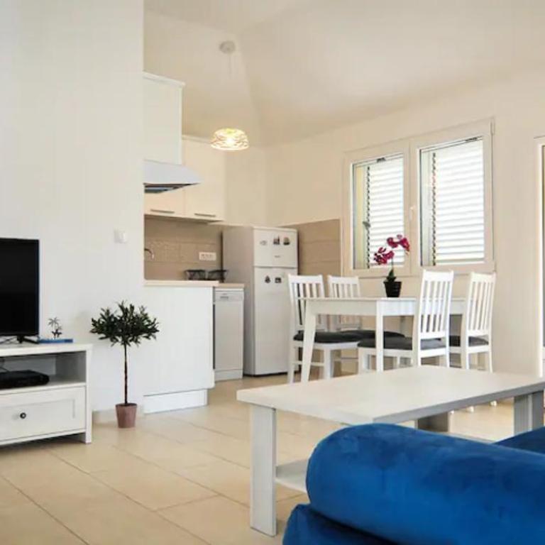 Busola Apartments - One-Bedroom Apartment - 13