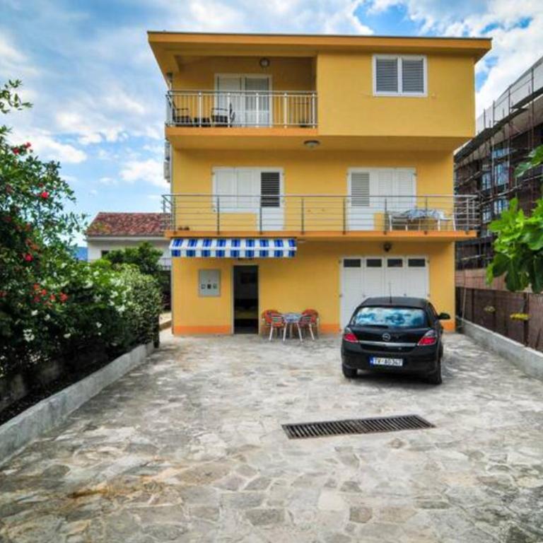 Busola Apartments - One-Bedroom Apartment - 2