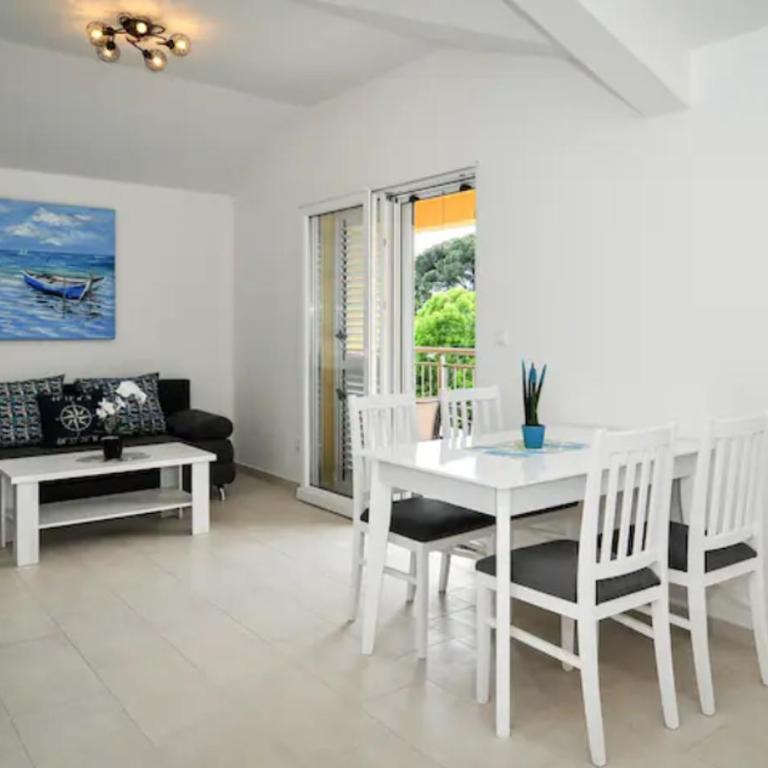 Busola Apartments - One-Bedroom Apartment - 17