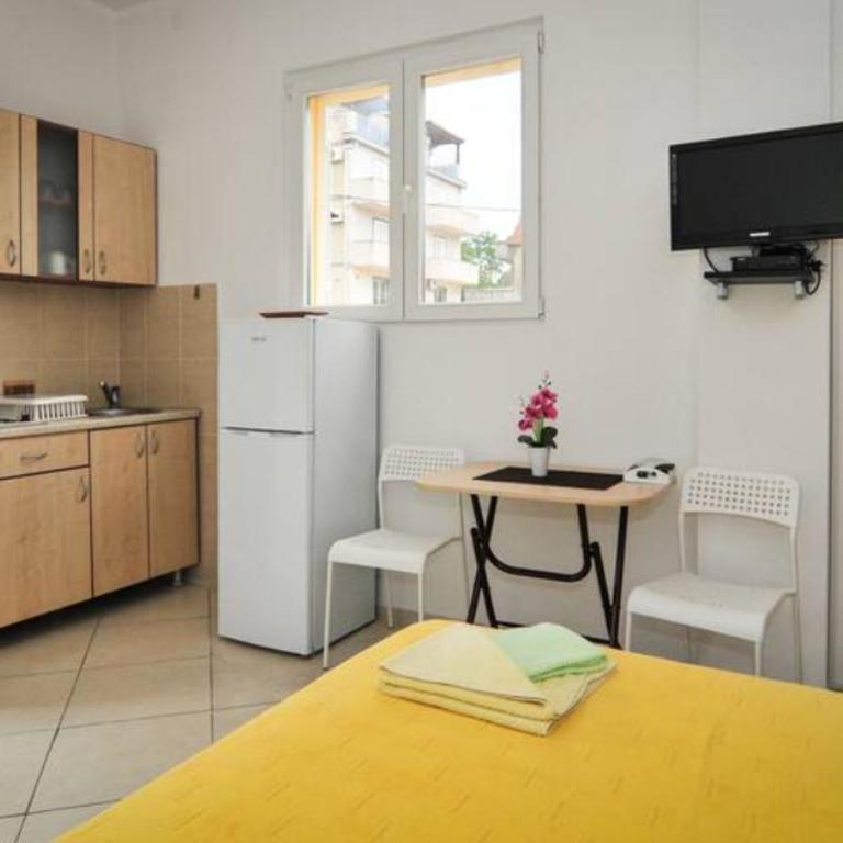 Busola Apartments - Studio - 14