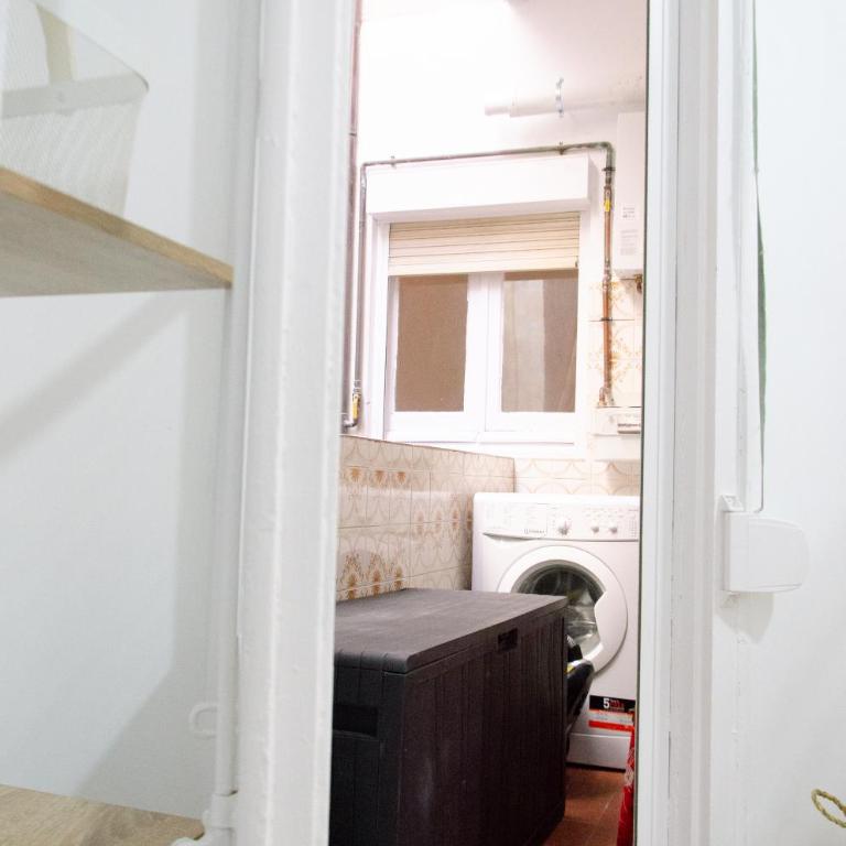 Apartamento NUEVO con encanto en SAGRADA FAMILIA - Three-Bedroom Apartment - 2