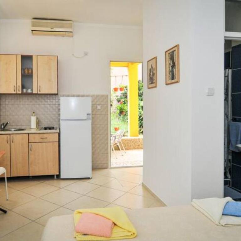 Busola Apartments - One-Bedroom Apartment - 6