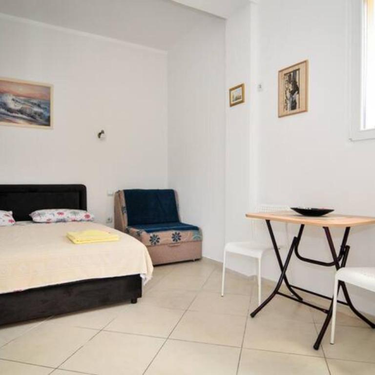 Busola Apartments - One-Bedroom Apartment - 10