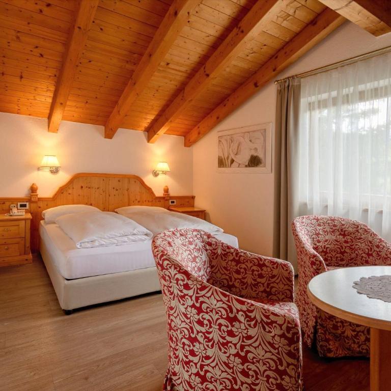 Hotel Villa Eden - Double or Twin Room with Mountain View - Attic - 2