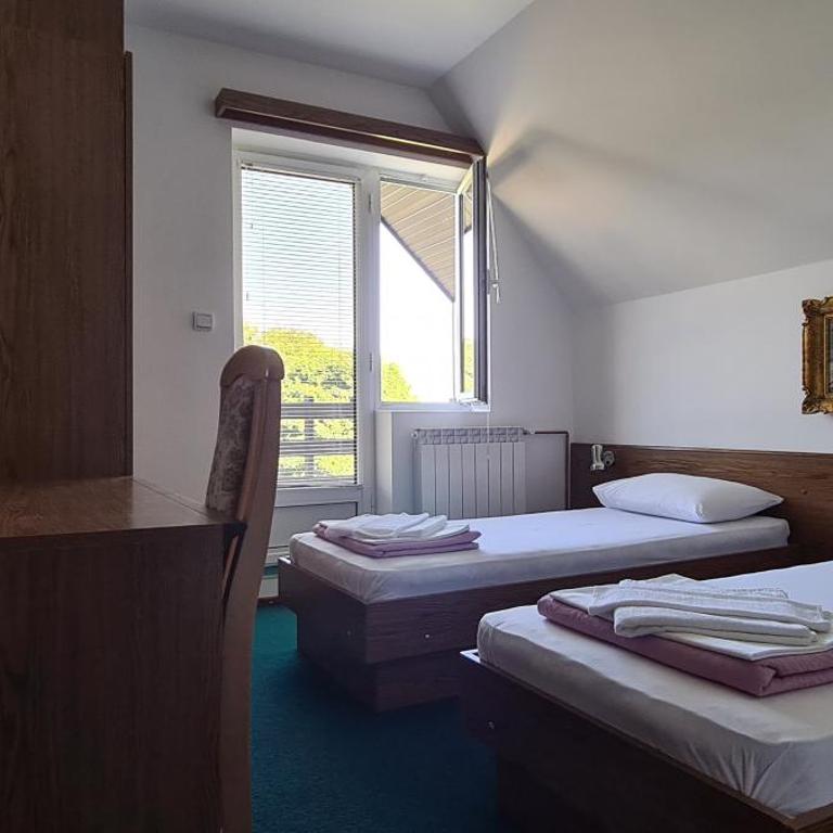 Guest House Tiha noć - Twin Room with Balcony - 7