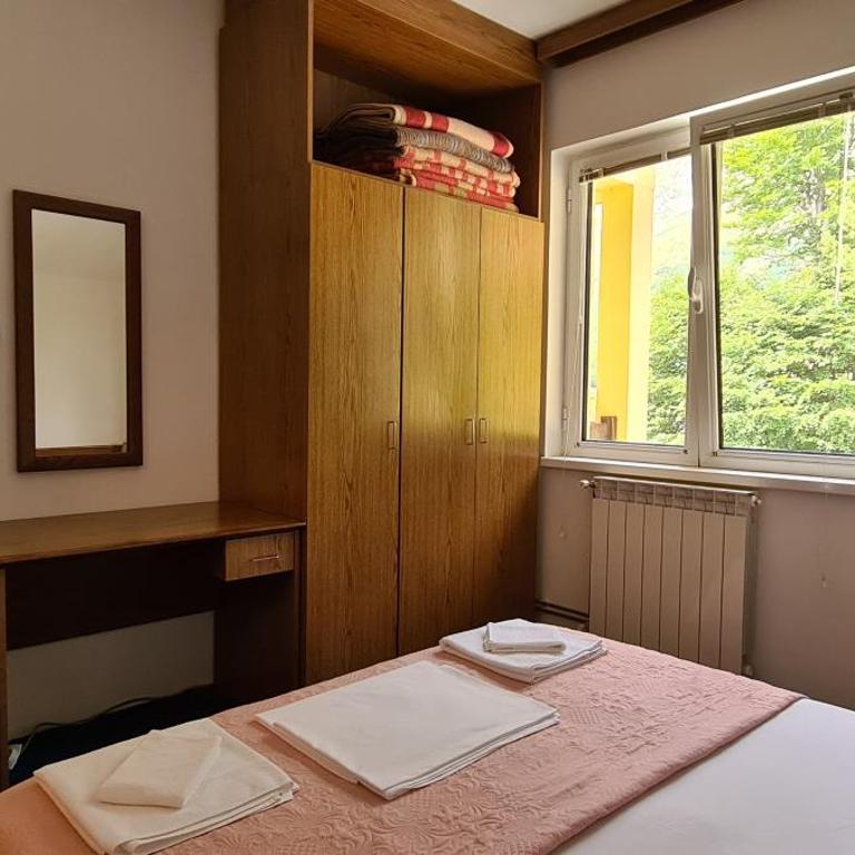 Guest House Tiha noć - Quadruple Room with Mountain View - 7