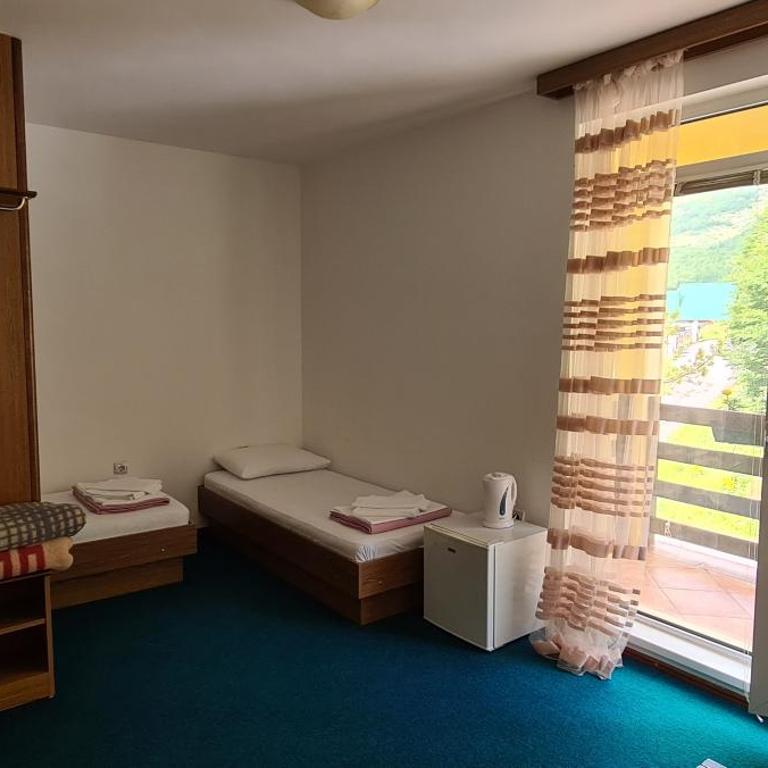 Guest House Tiha noć - Quadruple Room with Mountain View - 6