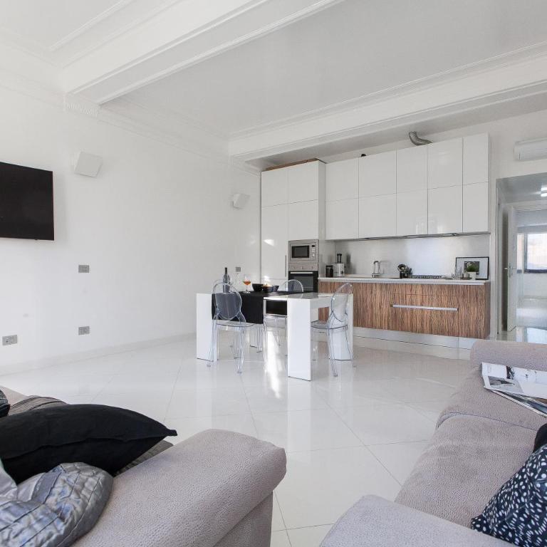 Piazza Venezia White Apartments - Two-Bedroom Apartment - 9