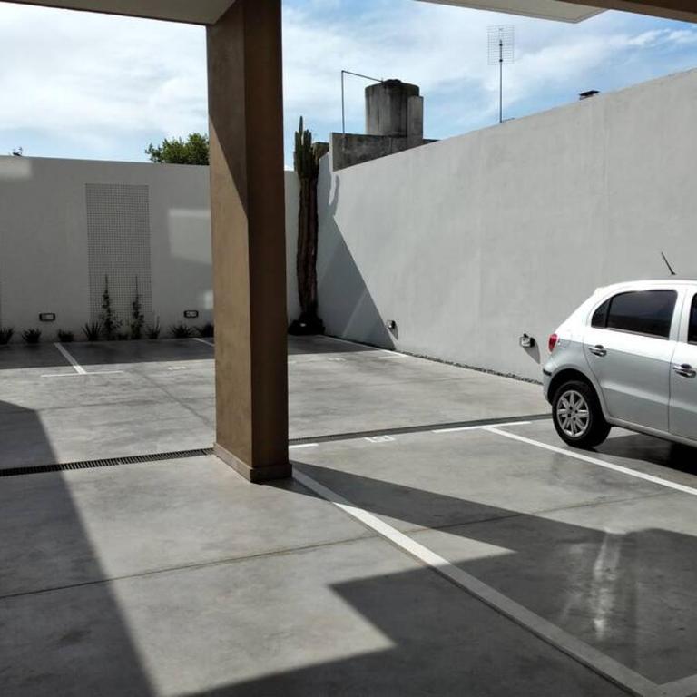 DEPTO 2 AMB MODERNO Y AMPLIO con COCHERA y PARRILLA - Apartamento de 1 dormitorio - 9