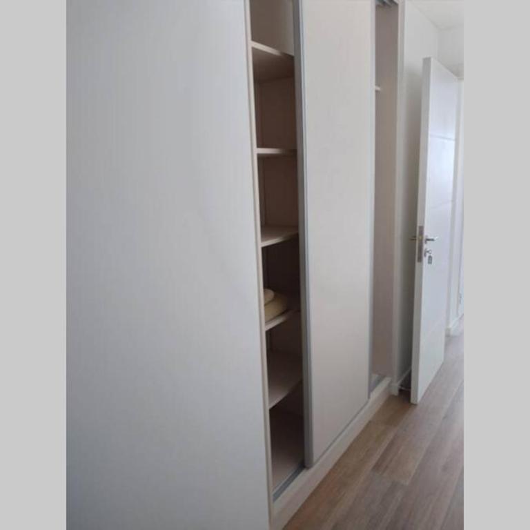 DEPTO 2 AMB MODERNO Y AMPLIO con COCHERA y PARRILLA - Apartamento de 1 dormitorio - 24