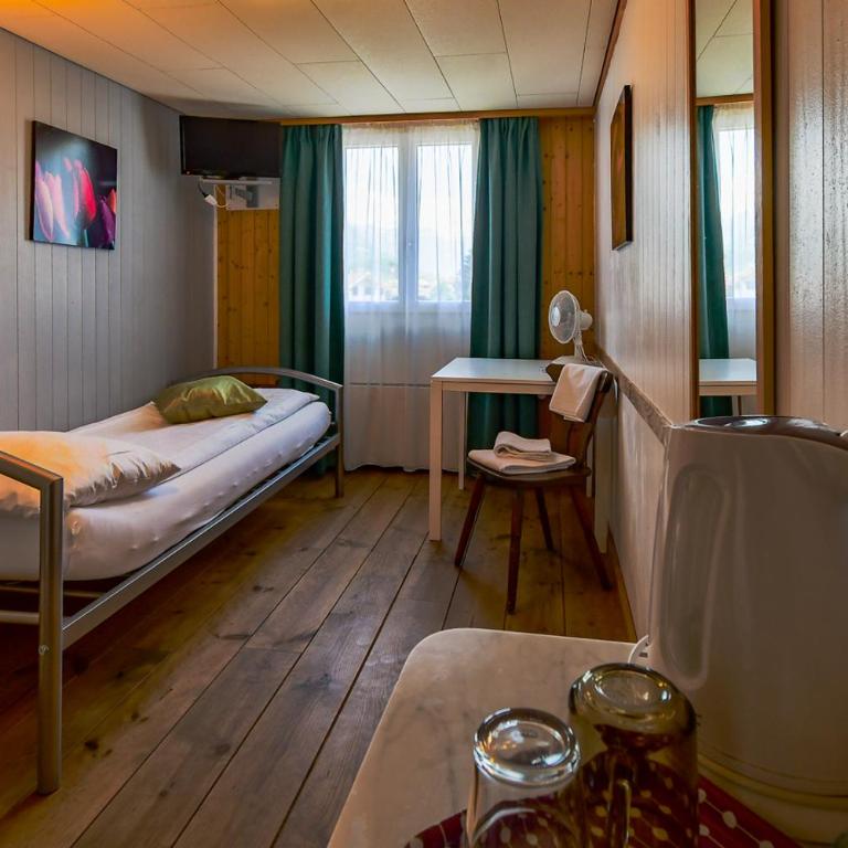 Hotel Tell and Apartments - Einzelzimmer mit eigenem Bad - 4