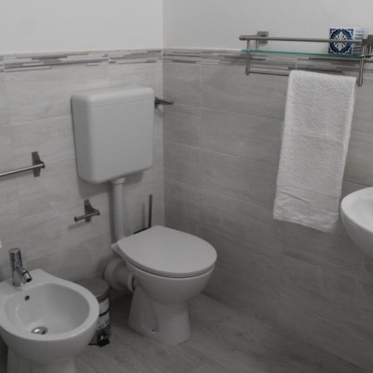 Rahal B&B - Double Room with Balcony - 1
