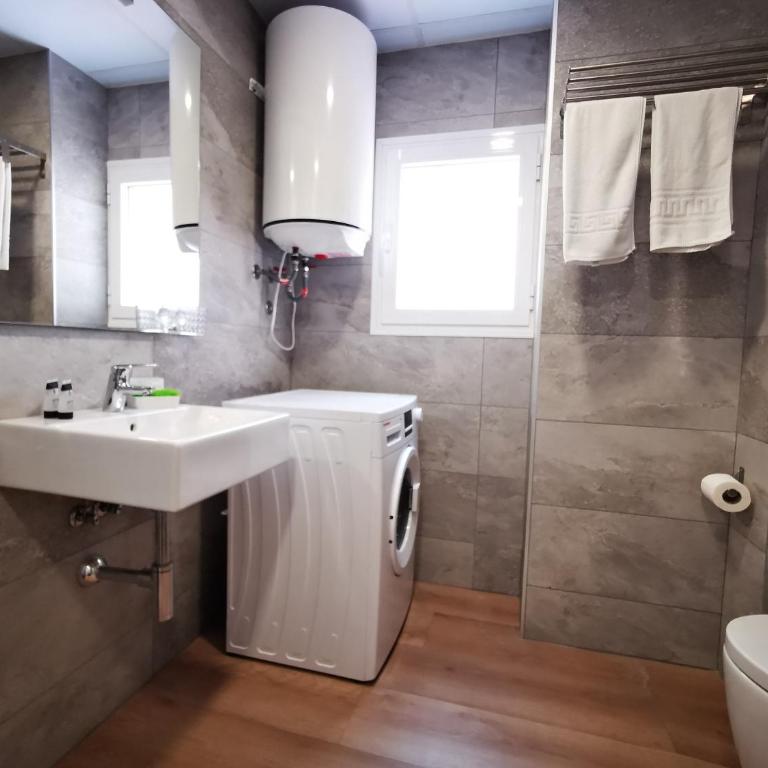 IMEDA REYES CATÓLICOS - Two-Bedroom Apartment - 6