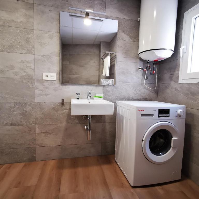IMEDA REYES CATÓLICOS - Two-Bedroom Apartment - 28