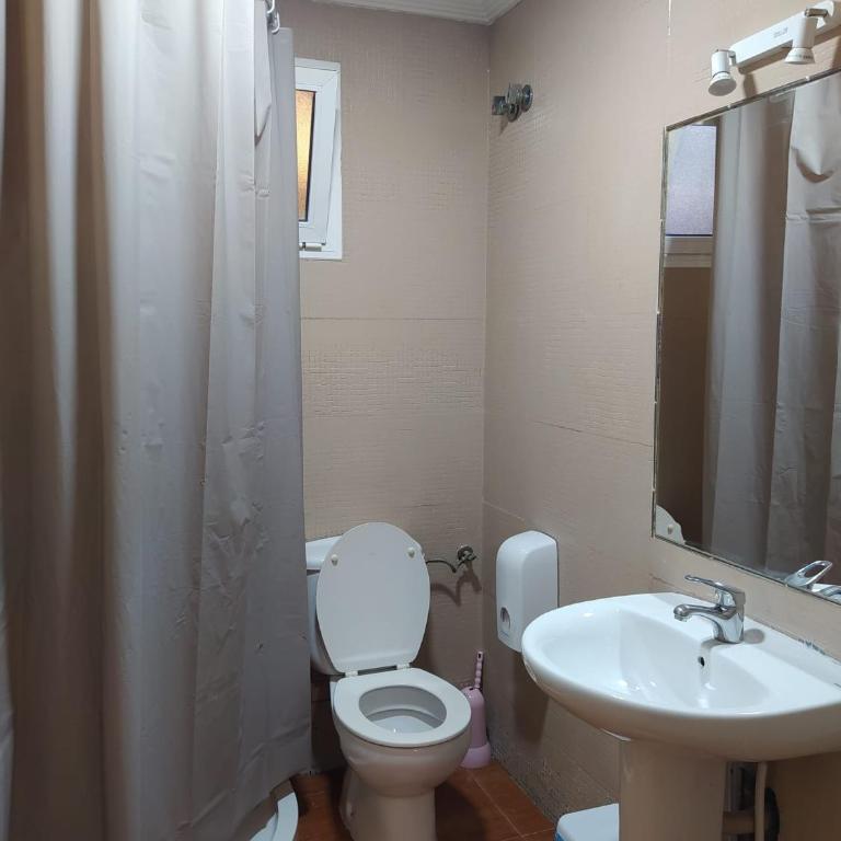 Hostal Avenida Andalucia - Solo Adultos - Habitación Doble Económica con bañera de hidromasaje - 2