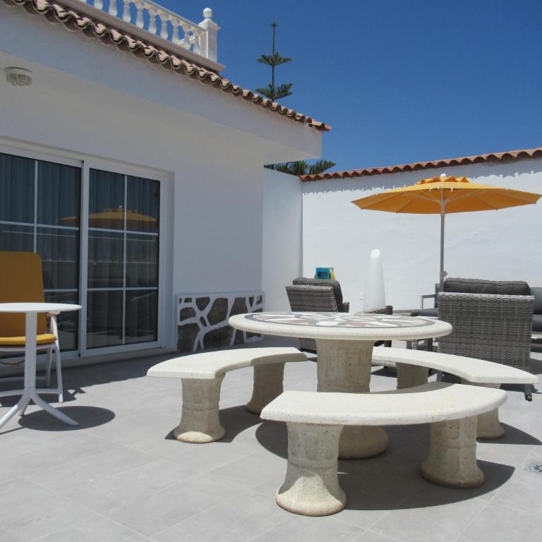 LAS ROSAS by RENTMEDANO Stunning luxury Chocolate Box villa with private heated pool & wifi - Villa - 8