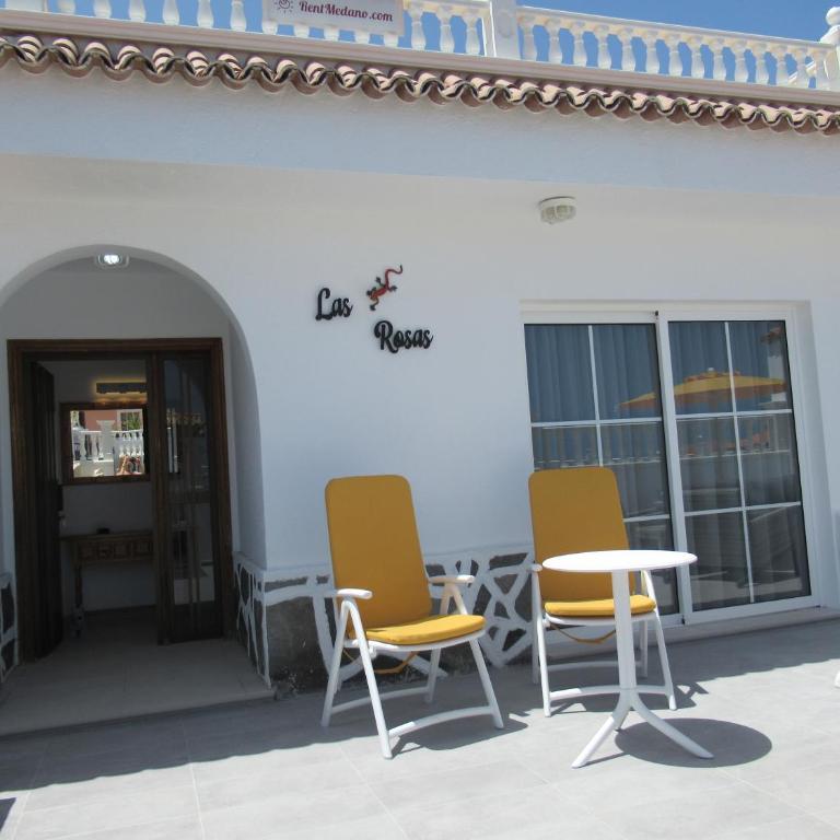 LAS ROSAS by RENTMEDANO Stunning luxury Chocolate Box villa with private heated pool & wifi - Villa - 3