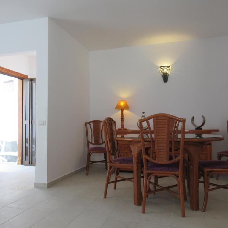 LAS ROSAS by RENTMEDANO Stunning luxury Chocolate Box villa with private heated pool & wifi - Villa - 21