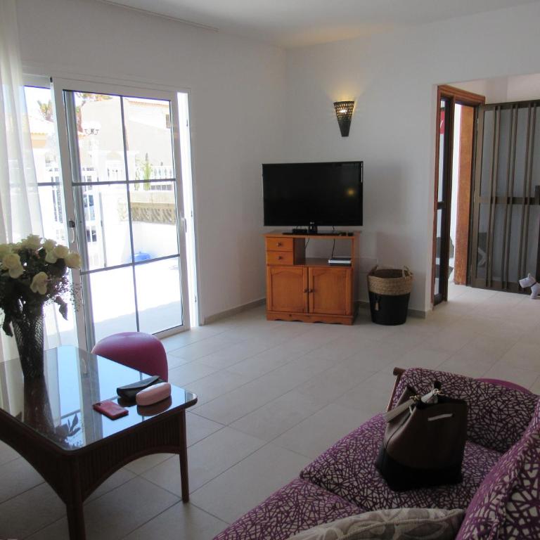 LAS ROSAS by RENTMEDANO Stunning luxury Chocolate Box villa with private heated pool & wifi - Villa - 20