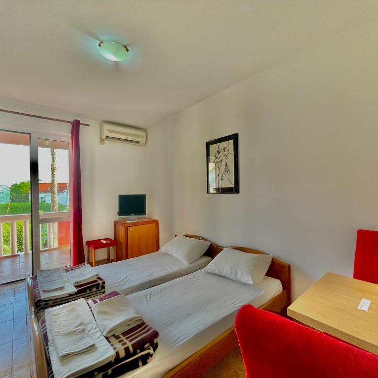 Vila L Budva - Dvokrevetna Soba sa Zasebnim Krevetima i Kupatilom - 9