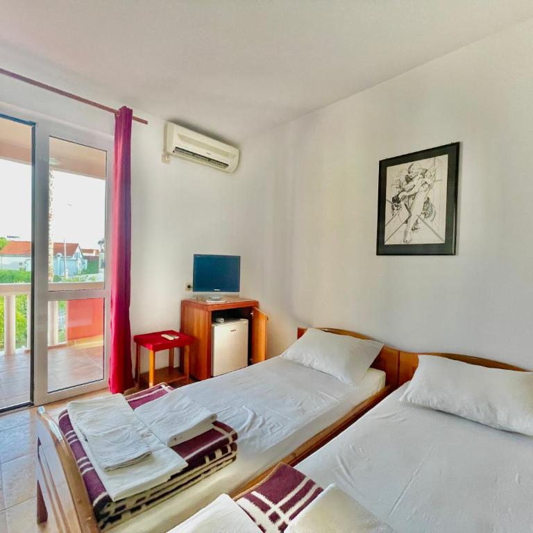 Vila L Budva - Dvokrevetna Soba sa Zasebnim Krevetima i Kupatilom - 6