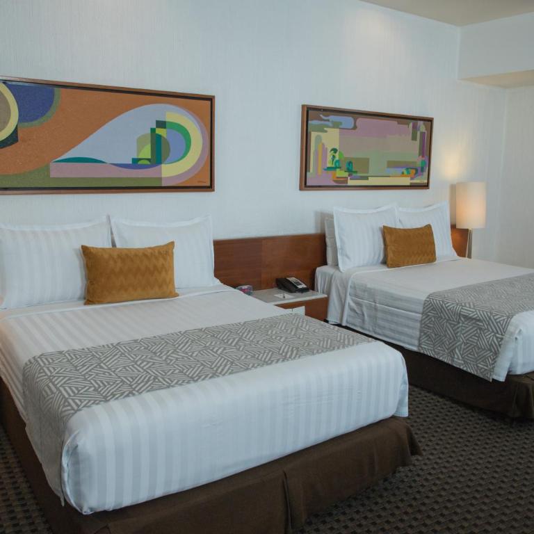 Sevilla Palace - Deluxe Suite with Spa Bath - 6
