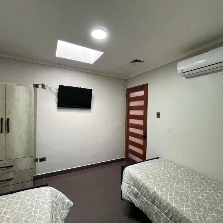 Residencial Astorga - Superior Double Room with Two Single Beds - 3