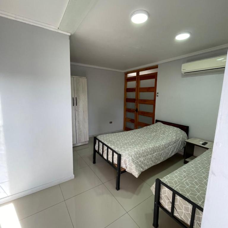 Residencial Astorga - Superior Double Room with Two Single Beds - 7