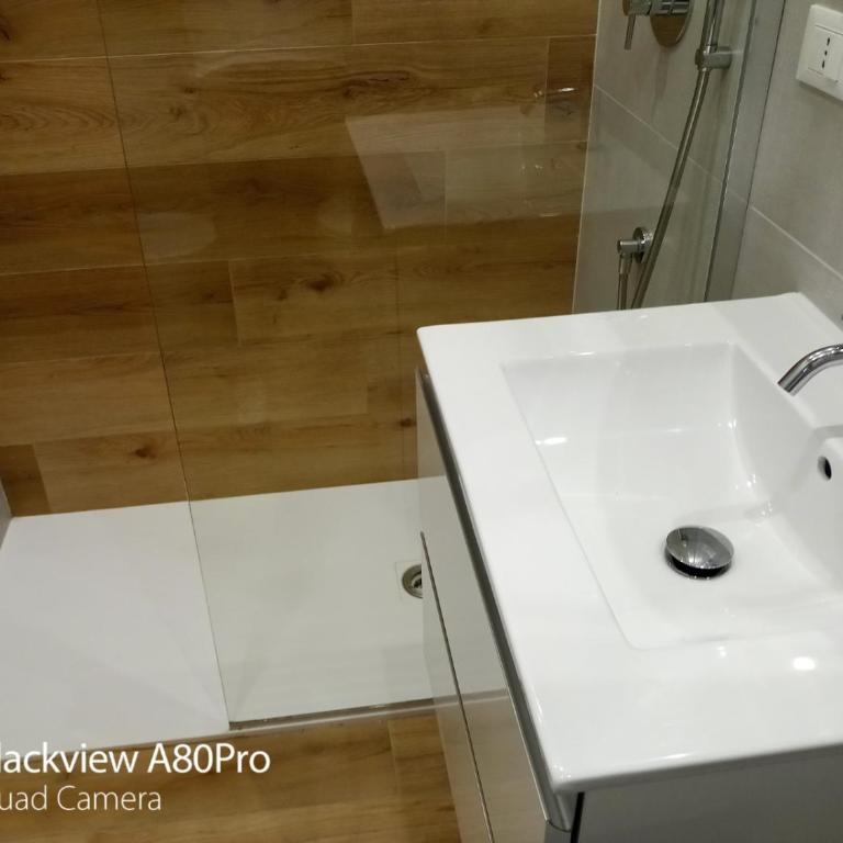 Rosa House - Camera Matrimoniale con Bagno Privato - 65