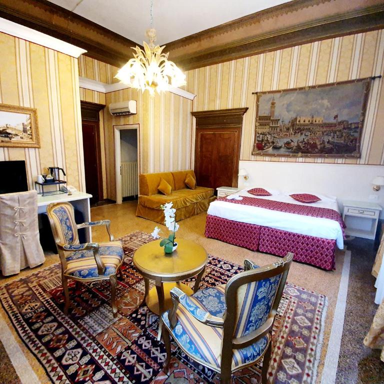 Hotel Corte dei Greci - Camera Matrimoniale Superior con Vista Canale - 1