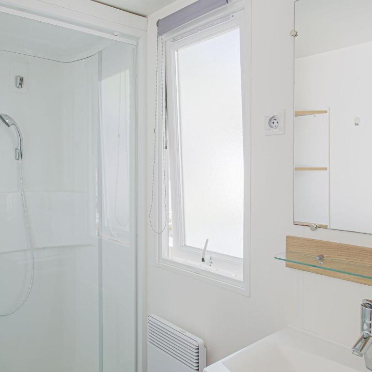 Mobile Home in Saint-Jean near Beach & Pool - Chalet 2 Chambres - 16