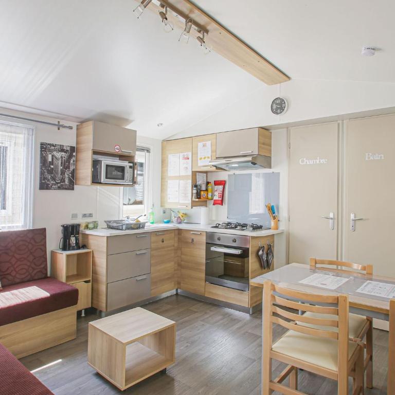 Mobile Home in Saint-Jean near Beach & Pool - Chalet 2 Chambres - 3