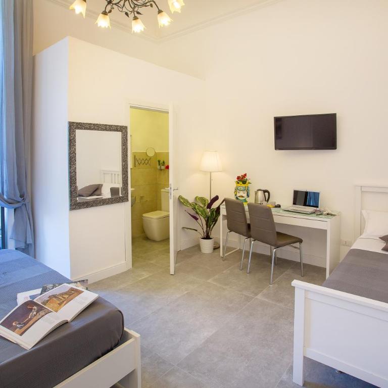 Palazzo Bruca Catania - Triple Room with Balcony - 1