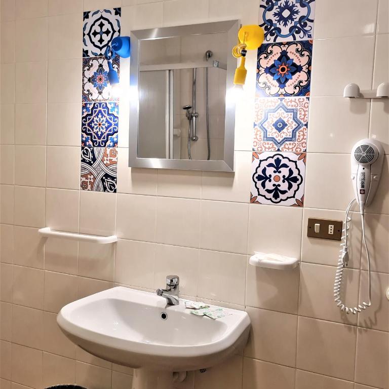 Casa Santa Caterina e Sant Antonio - Camera Matrimoniale/Doppia con Letti Singoli - 7