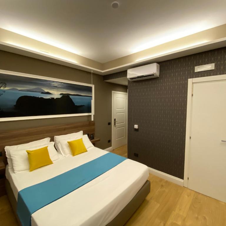7th Floor Suite - Camera King Superior - 16