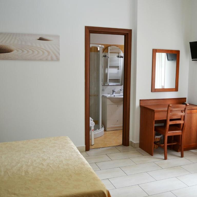 B&B Centrale Affittacamere - Camera Matrimoniale - 6