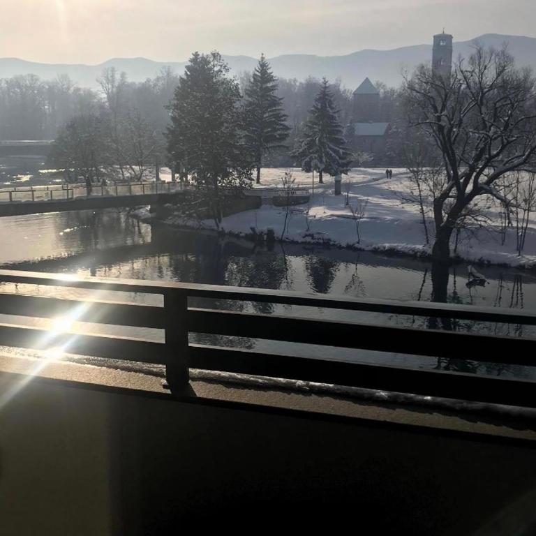 Konak na Uni - Dvokrevetna Soba sa Bračnim Krevetom/Zasebnim Krevetima i Balkonom - 1