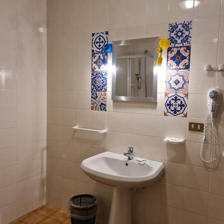 Casa Santa Caterina e Sant Antonio - Camera Matrimoniale/Doppia con Letti Singoli - 1