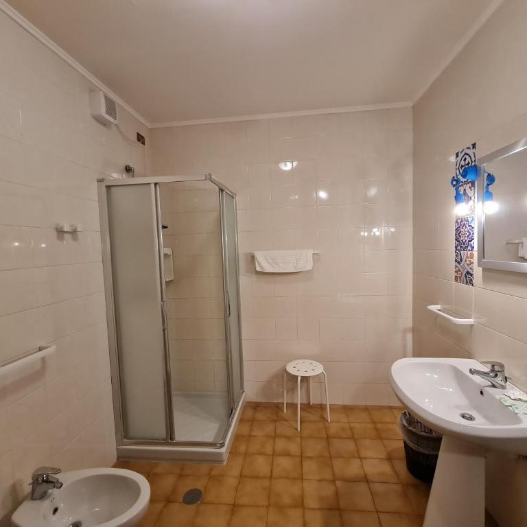 Casa Santa Caterina e Sant Antonio - Camera Matrimoniale/Doppia con Letti Singoli - 2