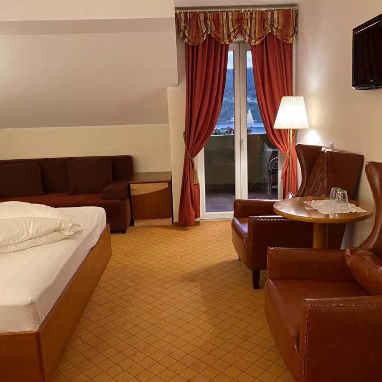 Hotel Kaiser Franz Josef - Dreibettzimmer mit Balkon - 2