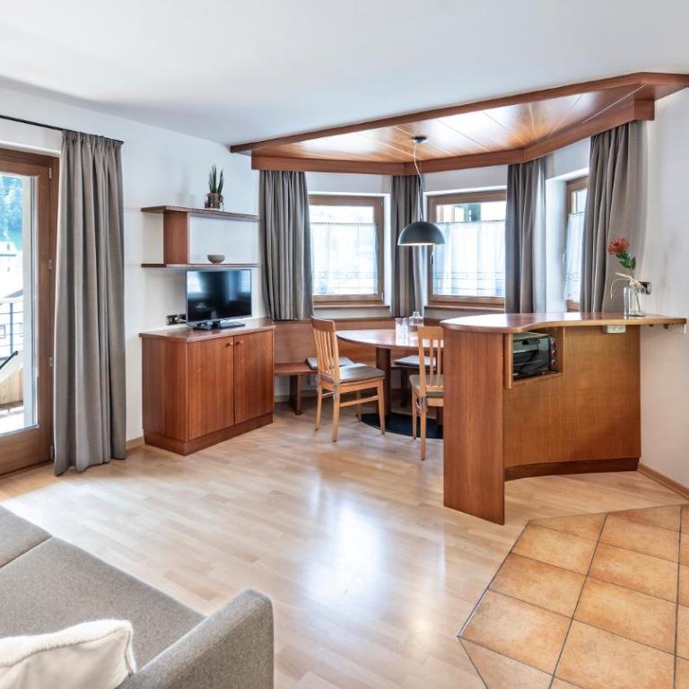 Residence Tombla - Appartamento con 2 Camere da Letto e Balcone - 10