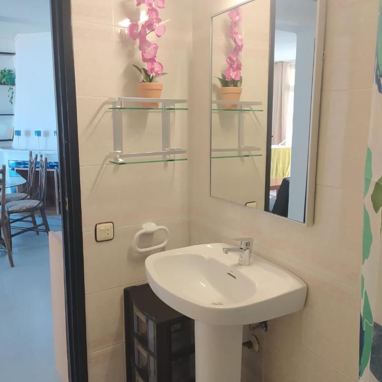 Apartamento Palmeras - Two-Bedroom Apartment - 26