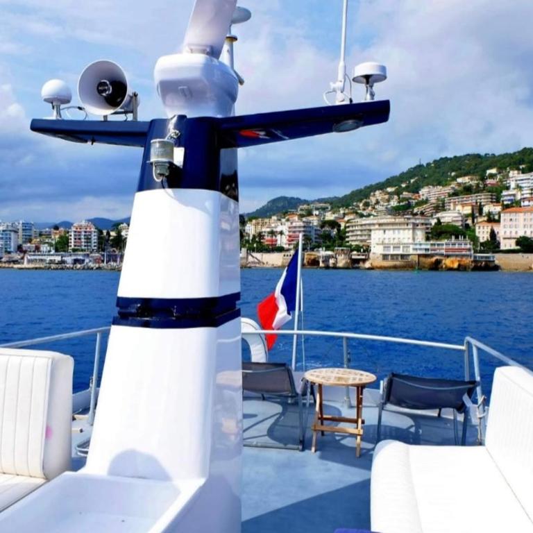 Yacht Charter Nice Cannes Antibes - Mobile Home - 21